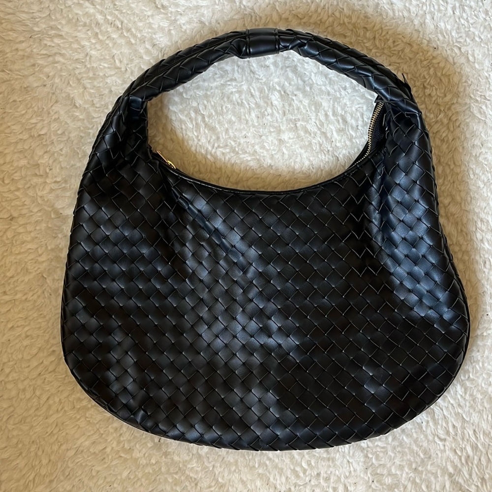 Abercrombie & Fitch Everyday Shoulder Bag in Black